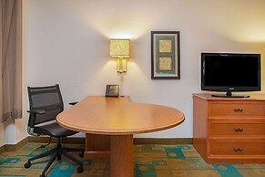 La Quinta Inn & Suites by Wyndham USF (Near Busch Gardens)