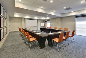 Holiday Inn Express & Suites Irving Conv Ctr - Las Colinas by IHG