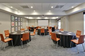 Holiday Inn Express & Suites Irving Conv Ctr - Las Colinas by IHG