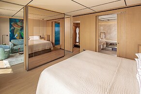 Four Seasons Hotel