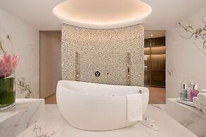 Four Seasons Hotel