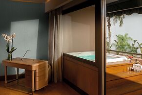 Four Seasons Hotel