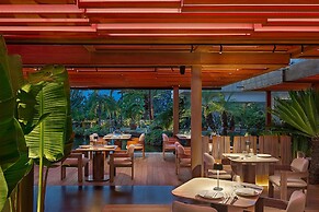 Four Seasons Hotel
