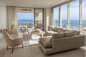 Four Seasons Hotel