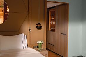 Four Seasons Hotel