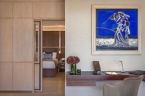 Four Seasons Hotel