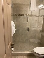 Ashley Quarters Hotel Cincinnati Airport