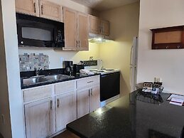 Ashley Quarters Hotel Cincinnati Airport