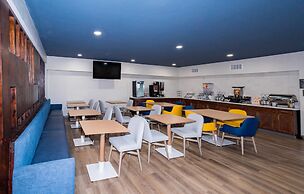 Comfort Inn & Suites River City Decatur