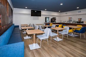 Comfort Inn & Suites River City Decatur