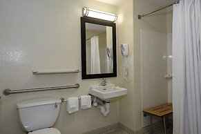 Red Roof Inn PLUS+ Gainesville