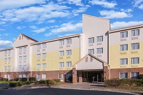 Days Inn by Wyndham Macon I-75 North