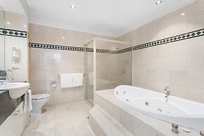 Clarion Suites Gateway