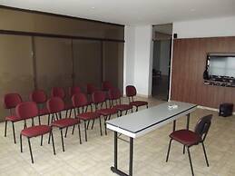 L'Hirondelle Flat Service