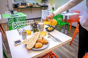 Hotel Ariane Montparnasse by Patrick Hayat