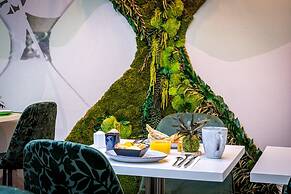 Hotel Ariane Montparnasse by Patrick Hayat