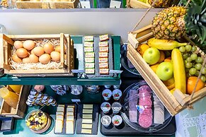 Hotel Ariane Montparnasse by Patrick Hayat