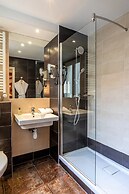 Hotel Ariane Montparnasse by Patrick Hayat