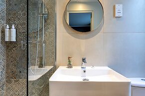 Hotel Ariane Montparnasse by Patrick Hayat