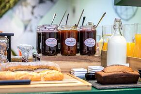 Hotel Ariane Montparnasse by Patrick Hayat