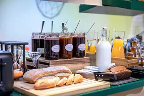 Hotel Ariane Montparnasse by Patrick Hayat