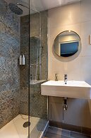 Hotel Ariane Montparnasse by Patrick Hayat