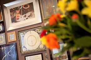 Hotel Ariane Montparnasse by Patrick Hayat