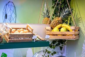 Hotel Ariane Montparnasse by Patrick Hayat