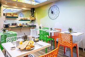 Hotel Ariane Montparnasse by Patrick Hayat