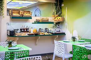 Hotel Ariane Montparnasse by Patrick Hayat