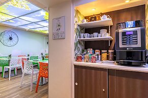 Hotel Ariane Montparnasse by Patrick Hayat