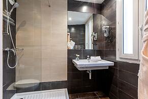 Hotel Ariane Montparnasse by Patrick Hayat