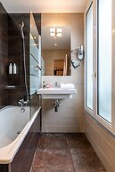 Hotel Ariane Montparnasse by Patrick Hayat