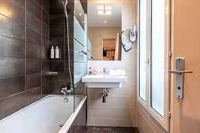 Hotel Ariane Montparnasse by Patrick Hayat