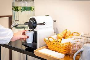 Hotel Ariane Montparnasse by Patrick Hayat