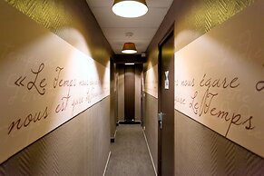 Hotel Ariane Montparnasse by Patrick Hayat