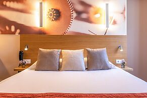 Hotel Ariane Montparnasse by Patrick Hayat