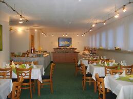 City Hotel by Celina