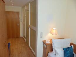 City Hotel by Celina