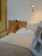 City Hotel by Celina