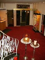 City Hotel by Celina