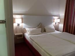 City Hotel by Celina