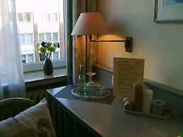City Hotel by Celina
