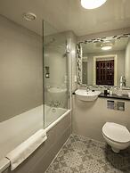 Treacys Oakwood Hotel