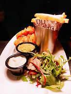 Treacys Oakwood Hotel