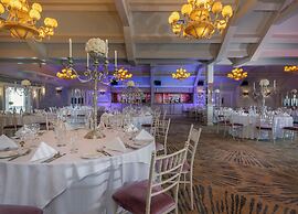 Treacys Oakwood Hotel