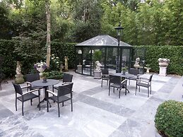 Apollofirst Boutique Hotel