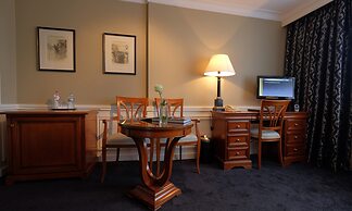 Apollofirst Boutique Hotel