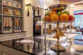 Apollofirst Boutique Hotel