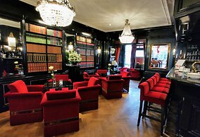 Apollofirst Boutique Hotel